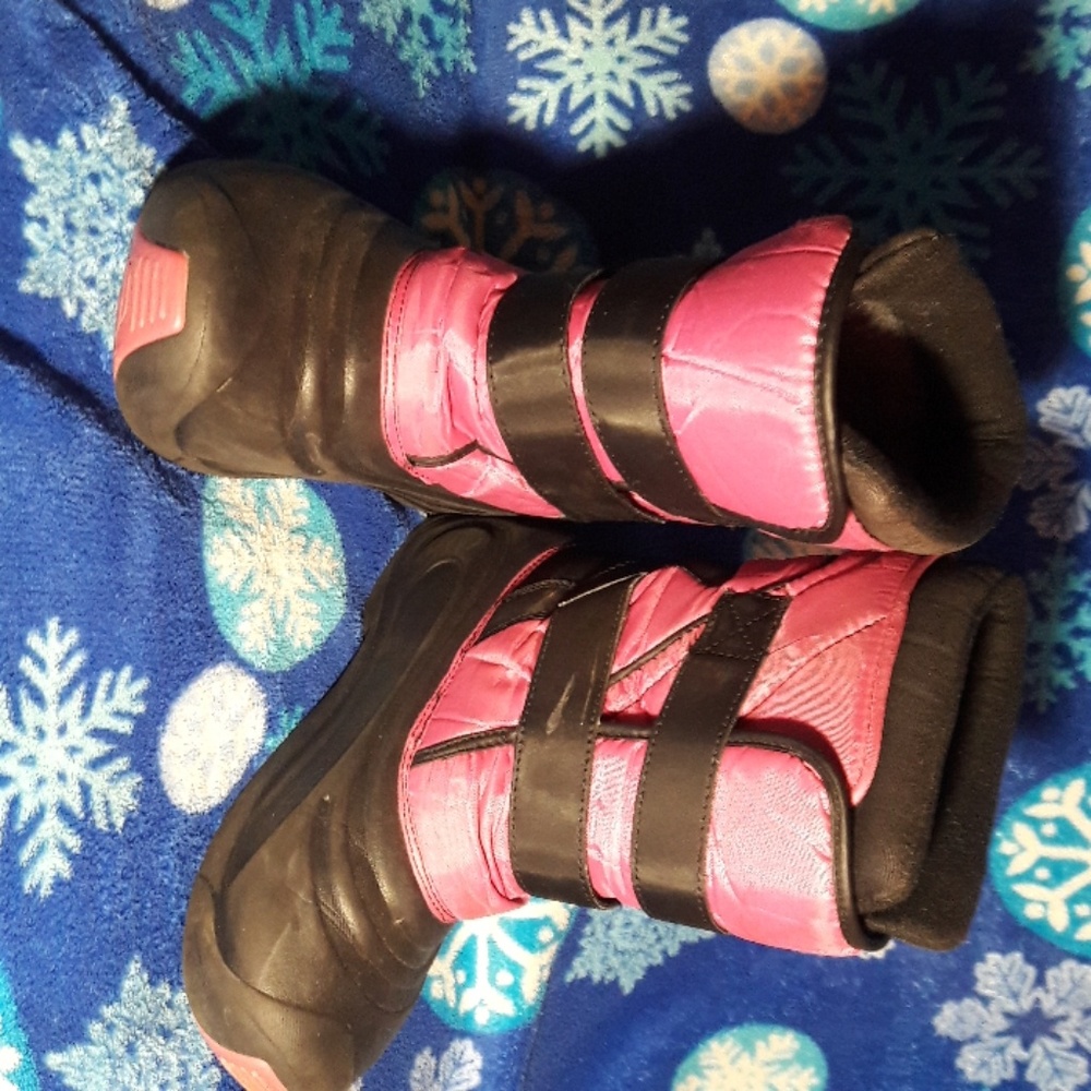 Girls winter boots by Rugged Outback